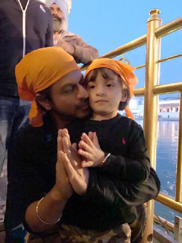 'Peace and love': Shah Rukh and AbRam visit Golden Temple after Raees success
