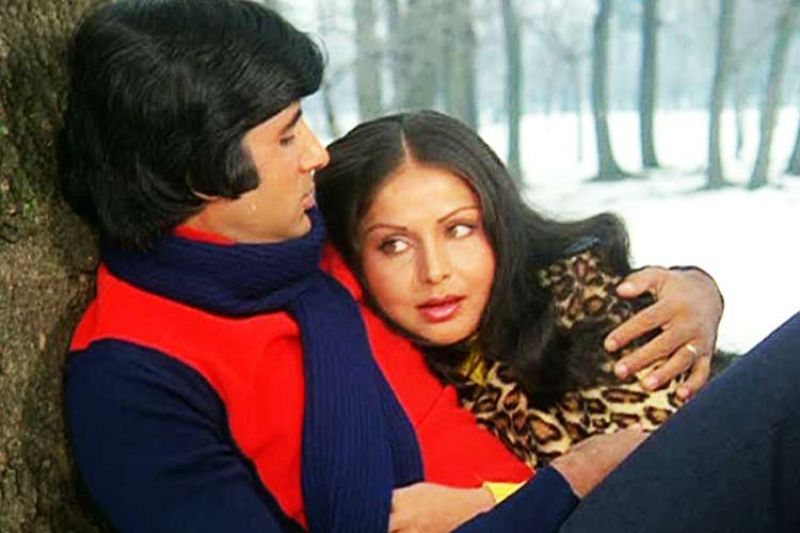 Amitabh and Raakhee in the still from the film.