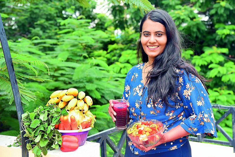 Aruna Maheshwari, who is a member of the Raw Vegan Fruitarian community India, fallows strict raw vegan diet