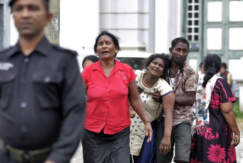 Relatives of a blast victim grieve outside a morgue in Colombo, Sri Lanka. (Photo:AP)