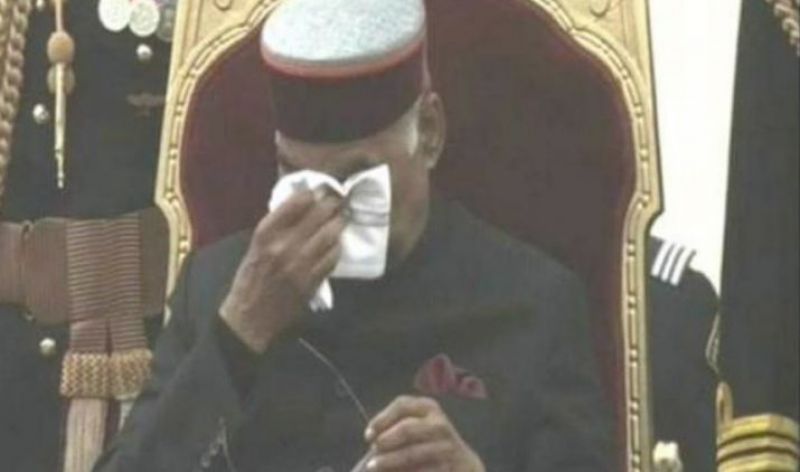 After presenting the award, President Ram Nath Kovind was seen wiping his face and eyes with his handkerchief. (Photo: Screengrab)