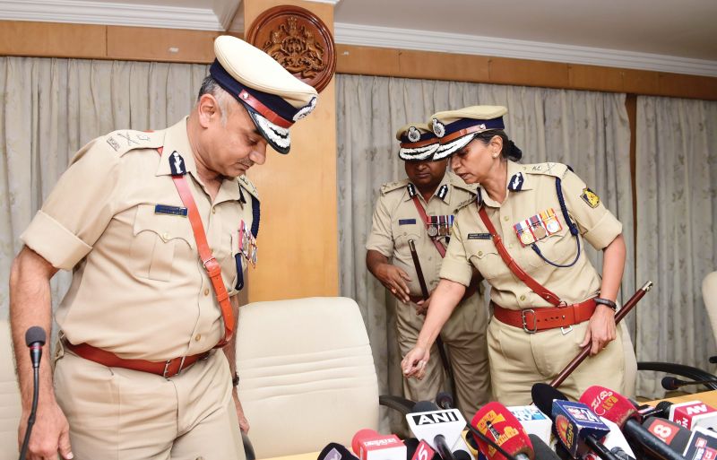 Newly appointed DG&IGP Neelmani Raju takes charge from R.K. Dutta, in Bengaluru on Tuesday. (Photo: Shashidhar B.)