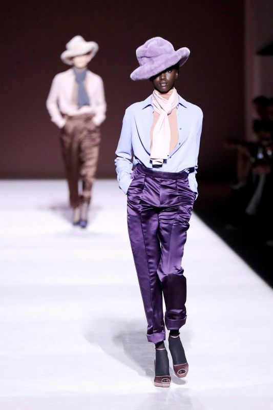 Model showing of in a beautiful fedora hat and amazing shades of colours for Tom Ford. (Photo: AP)
