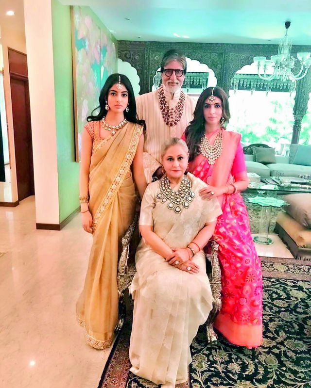Jaya Bachchan, Navya Naveli Nanda, Amitabh Bachchan and Shweta Nanda