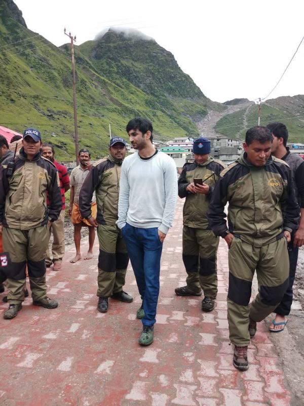 Sushant and Sara gear up for film, visit Kedarnath temple to seek blessings