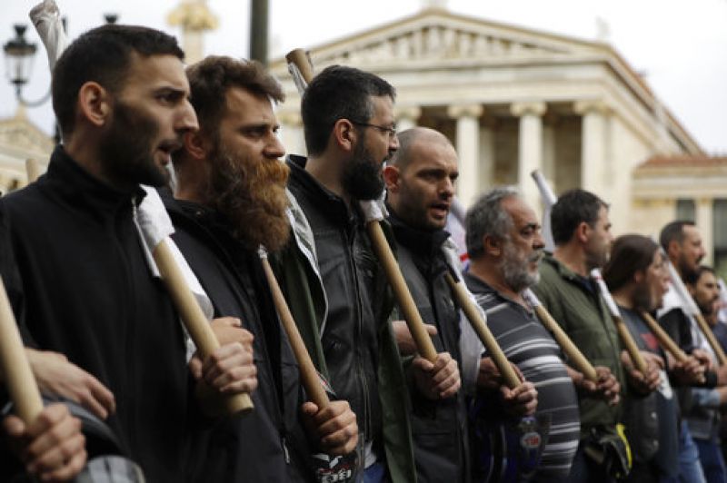 Greece austerity strike: Workers protest against pay cuts