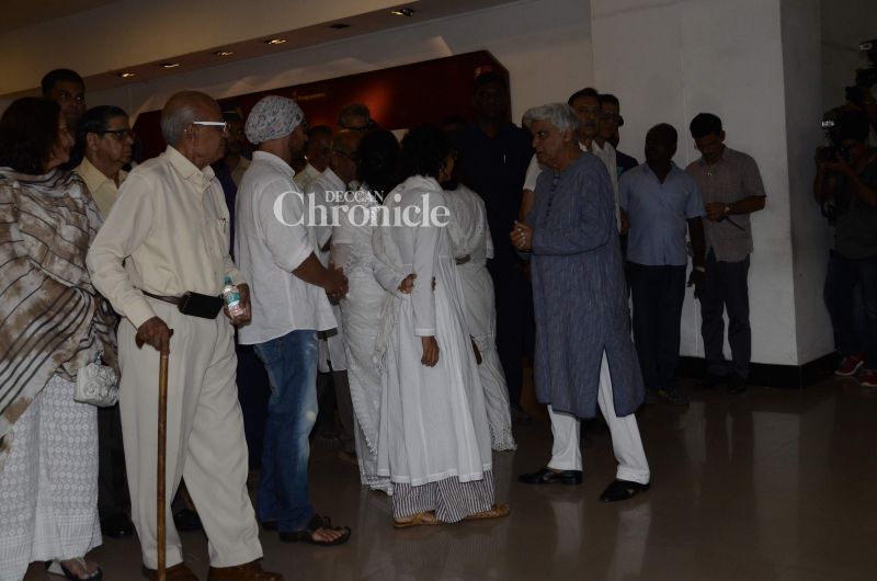 Bollywood stars pay respects to Vinod Khanna at Chautha ceremony