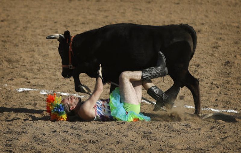 Gay rodeo draws cowboys, drag queens to Las Vegas
