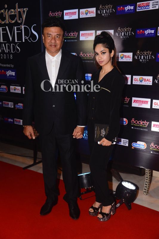 Rekha, Hema, Karan, other stars make a stylish appearance at an awards show