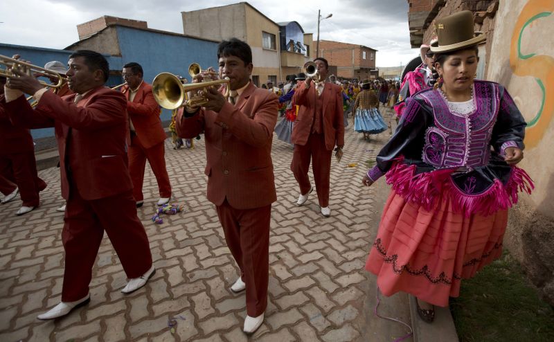 Bolivian carnival starts with dance, music and drama