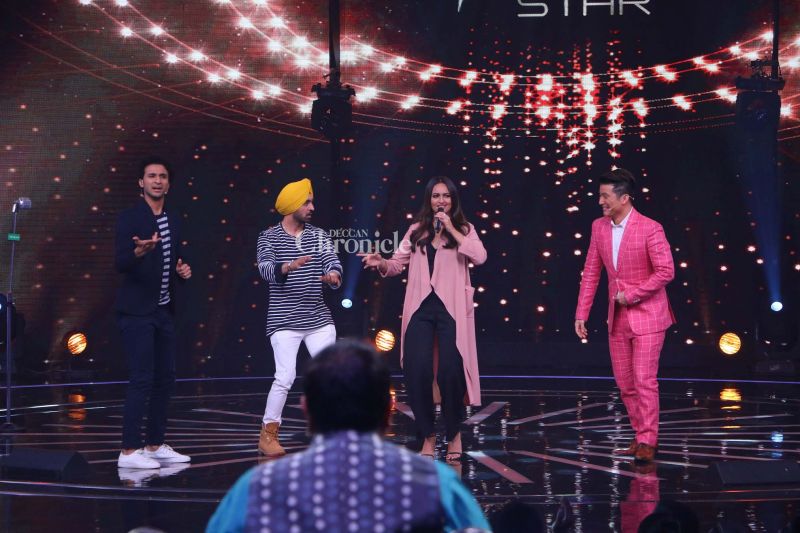 Sonakshi and Diljit put on their dancing shoes on Rising Star