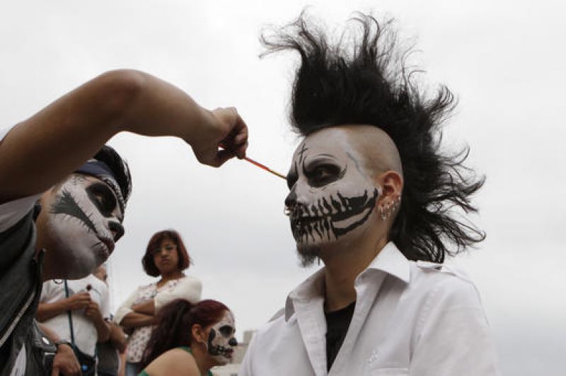 Mexicans celebrate death of ancestors on Day of The Dead