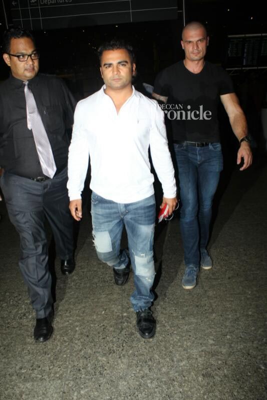 Bollywood celebrities impress with their fashion game Bollywood celebrities impress with their fashion game