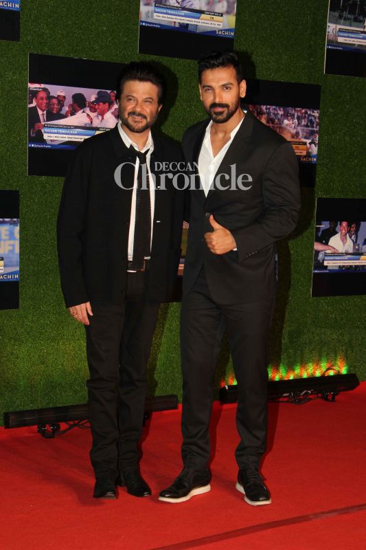 Sachins film premiere: SRK, Aamir, Bachchans, Ranveer, other stars shine