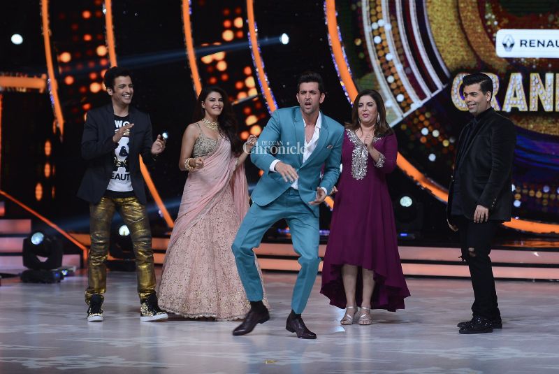 Hrithik sizzles with his dance moves on Jhalak Dikhla Jaa