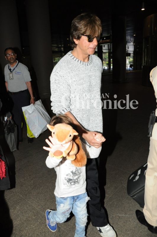 AbRam tricks shutterbugs as he returns from holiday, others also clicked