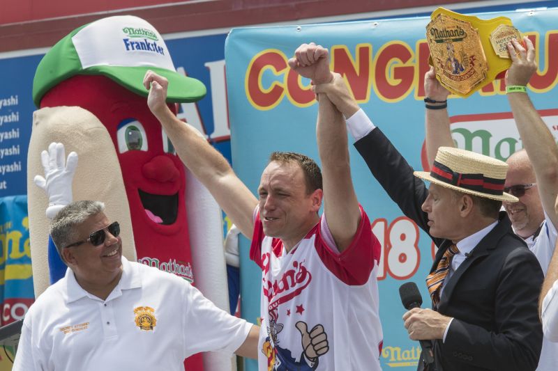 74 hot dogs in 10 minutes: What it took to win a Fourth of July contest