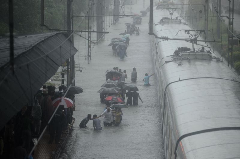 Mumbai drowns as heavy rains lash city; normal life paralysed