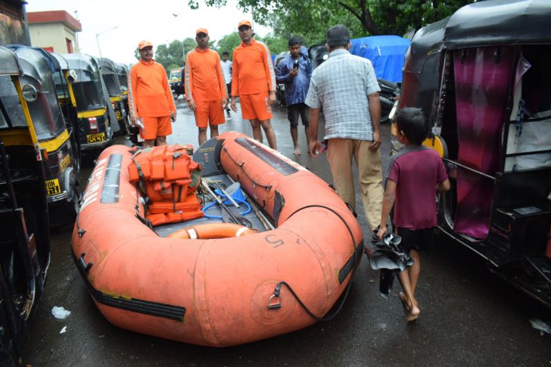 Andhra receives power boats from Centre for flood relief operations in Vijayawada