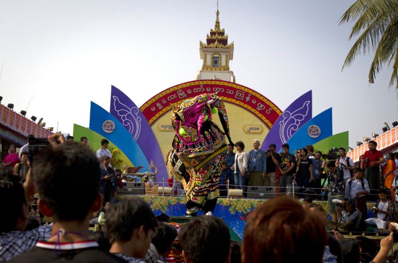 Myanmar Water Festival: Revelers celebrate descent of Thagyamin to Earth.