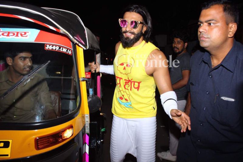 Hip-Hop Ranveer Singh takes an auto rickshaw ride in Mumbai