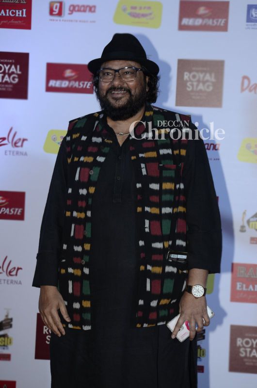 Karan, Varun-Alia, Arijit, Badshah, others look stylish at music awards