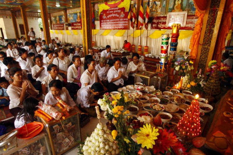 Pchum Ben festival: Cambodians pay respect to deceased relatives