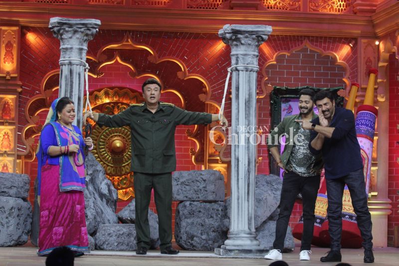 Poster Boys Sunny and Shreyas battle in Comedy Dangal with Bharti, others