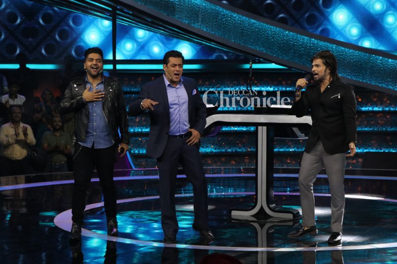2 superstars in 1 frame: Salman hosts Kamal; TV, music stars also present