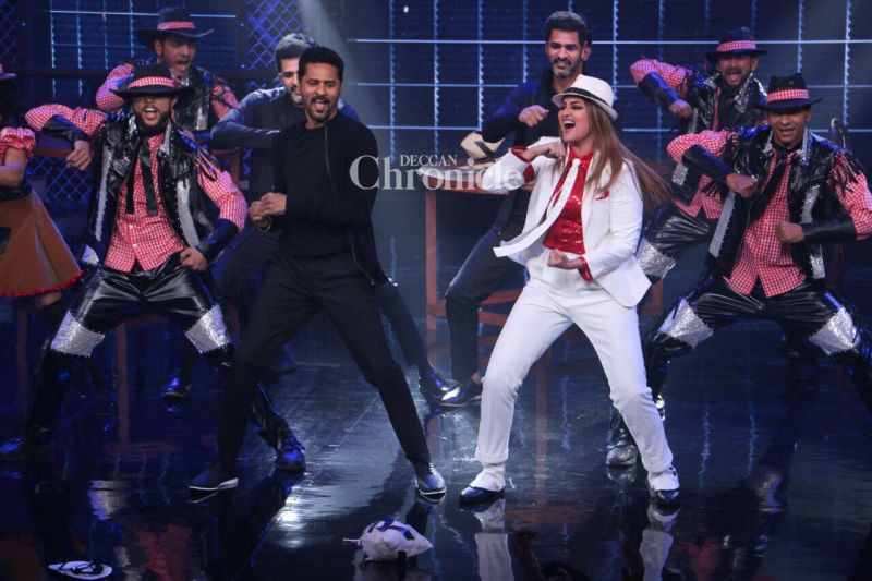 Sonakshi turns Michael Jackson, grooves with Indian MJ Prabhudeva