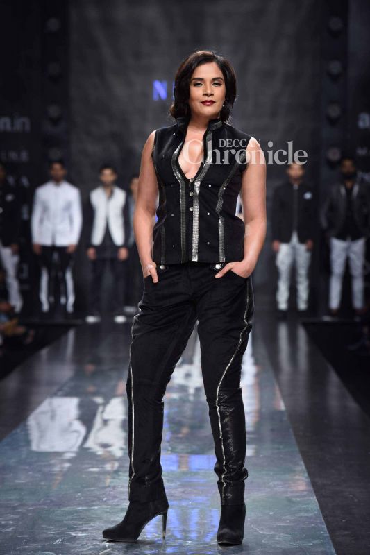 Bollywood stars come out in their stylish best for fashion show