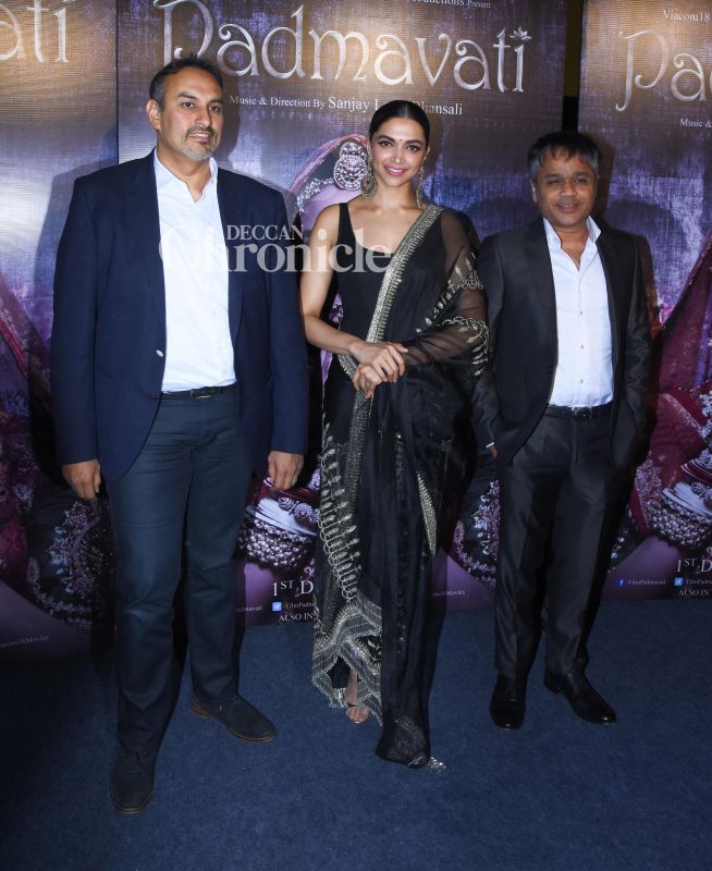 Padmavati Deepika launches 3D trailer sans her heroes Ranveer and Shahid