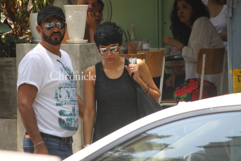 Bollywood celebrities impress with their fashion game Bollywood celebrities impress with their fashion game