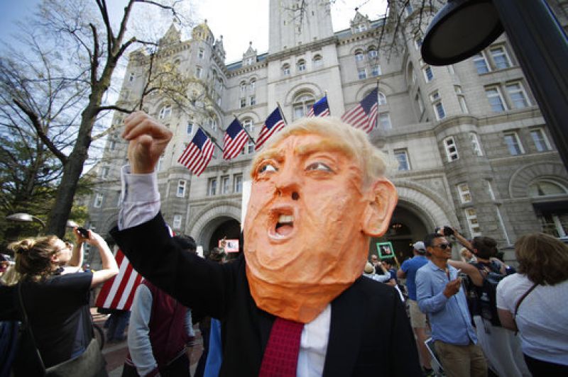 Tax Day Rallies: American demonstrators demand to know Trumps tax returns