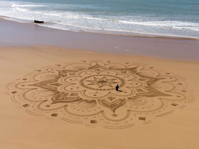Man creates beautiful art inspired from Arabic designs