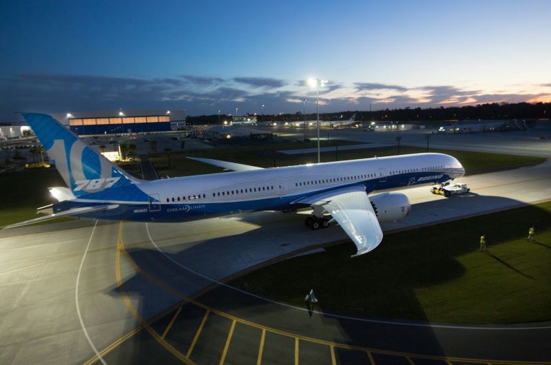 Boeing debuts 787-10, a new 330-passenger aircraft