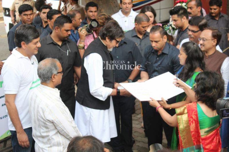 Amitabh Bachchan spreads awareness about Swachh Bharat at event