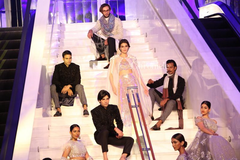 Kriti, Sidharth, Karan set ramp on fire for Manish Malhotra at Dubai fashion show
