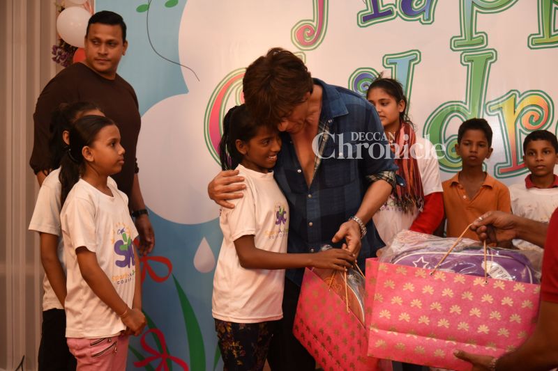 Shah Rukh and Shraddha bring out the child in them on Childrens Day