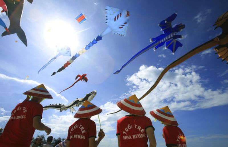 Giant sea creatures spotted flying high during Vietnams International Kite Festival