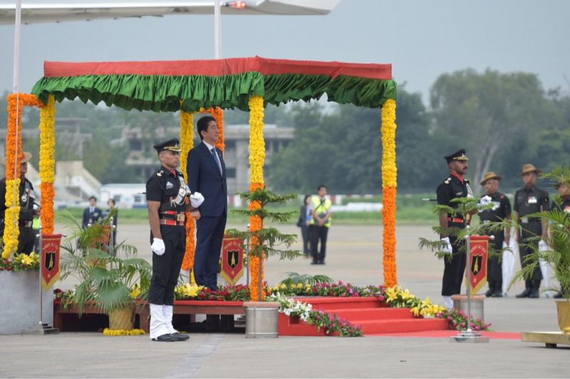 Japan PM Shinzo Abe in India, Modi welcomes him with bear hug