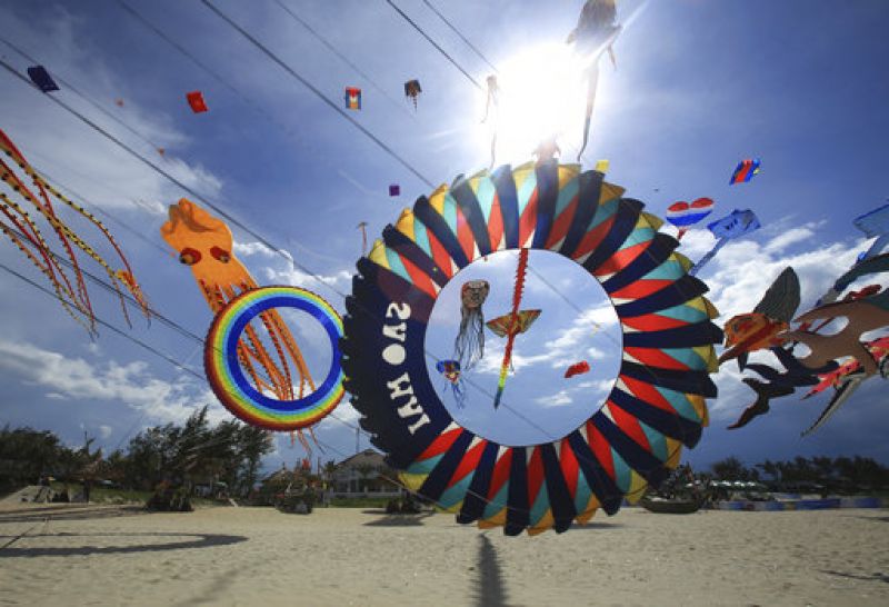 Giant sea creatures spotted flying high during Vietnams International Kite Festival