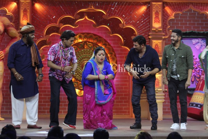 Poster Boys Sunny and Shreyas battle in Comedy Dangal with Bharti, others