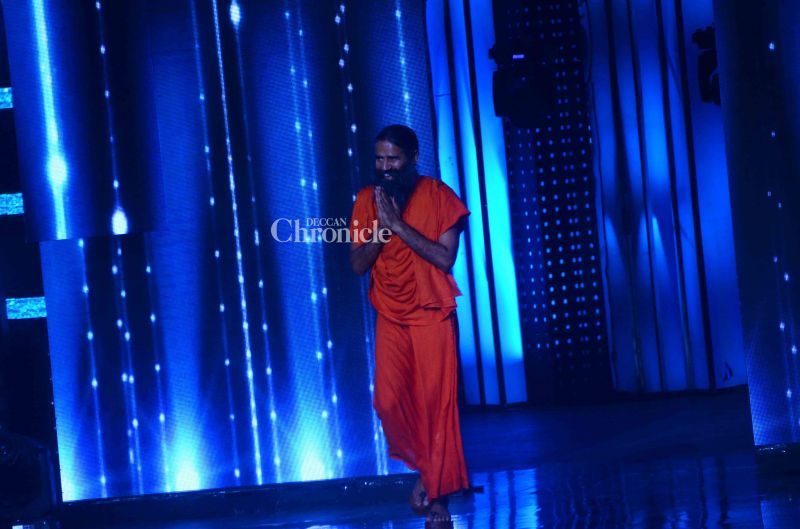 Baba Ramdev makes Sonakshi, other stars do yoga asanas on Nach Baliye stage