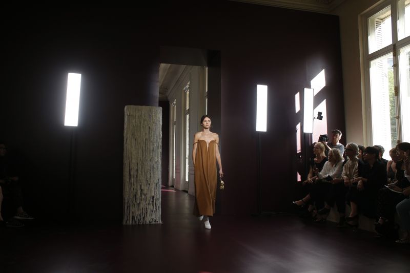 Valentino sizzles at Paris fashion ramp in breezy gowns