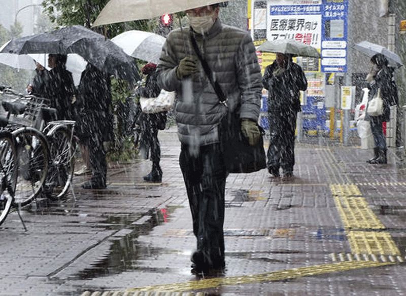 Tokyo gets snowfall in November for first time in 54 years