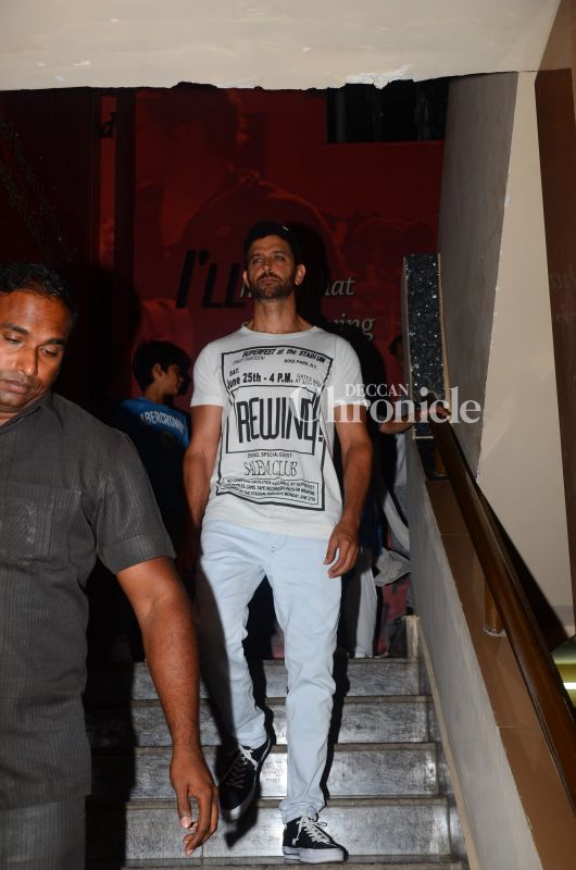 Hrithik-Sussanne watch film with kids, Akshay, Kajol, others also step out