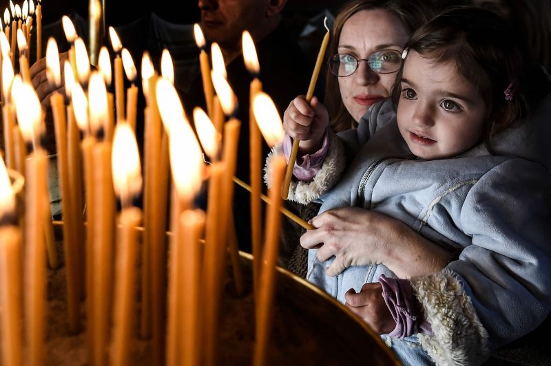 Orthodox Christians usher in Easter with Holy Fire ceremony