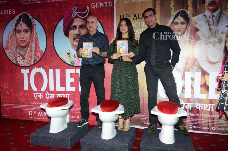 Akshay, Bhumi, Anupam have toilets all around as they take film to Delhi