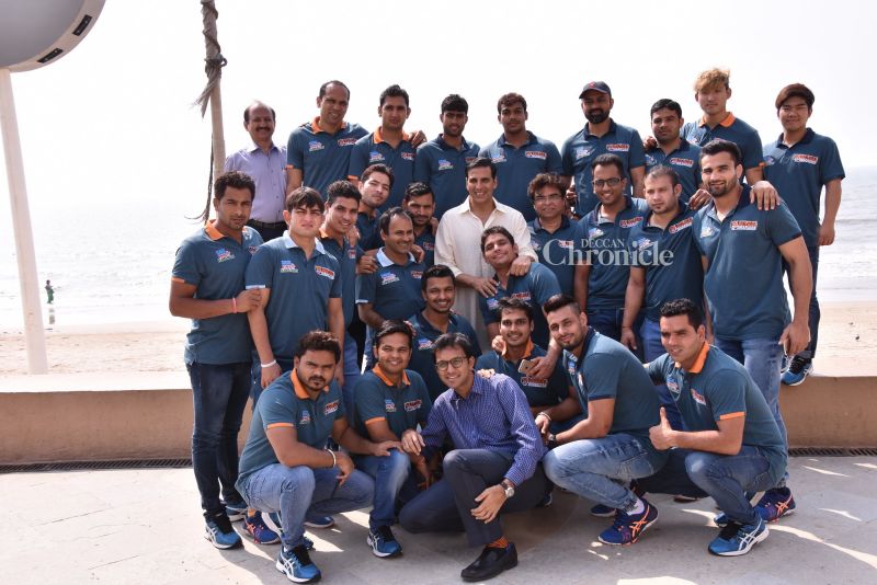 Akshay treats his team, Golmaal crew celebrates success, Zaira marks birthday